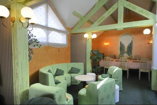 Hotel Logis De La Tour