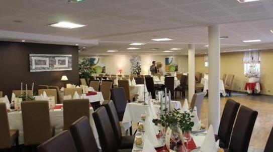 Hotel Logis De La Tour 2*